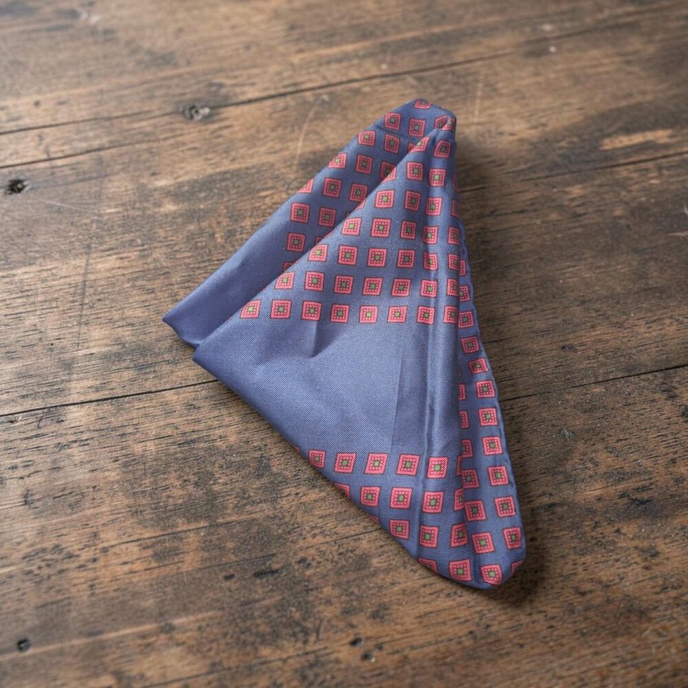 16" ITALIAN 100% SILK MENs JACKET POCKET SQUARE HANDKERCHIEF RED SQUARES NAVY - Picture 3 of 6
